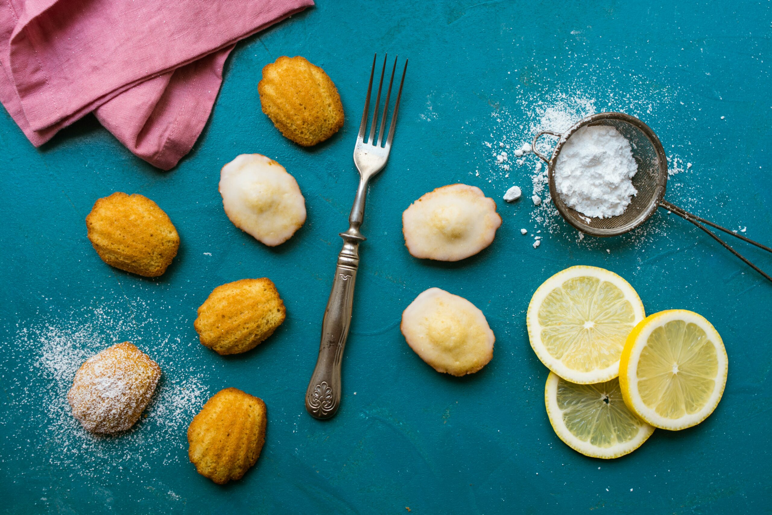 Apprendre le français et cuisiner des madeleines